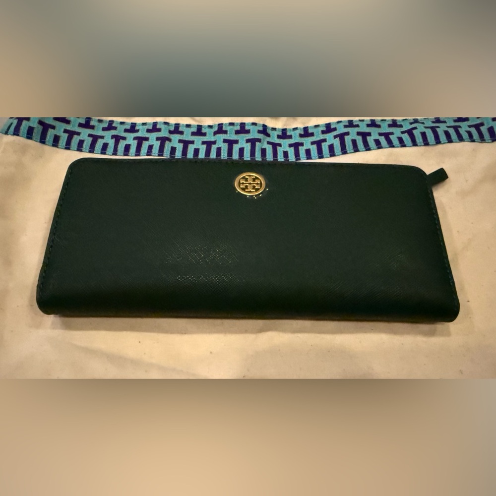 Tory Burch Robinson Slim Wallet in Pine Green - NEW!